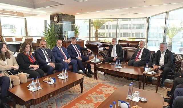 Başkan Adayı Tugay: &quot;Başkan olursam siyasi konuları bir kenara bırakacağım.&quot;