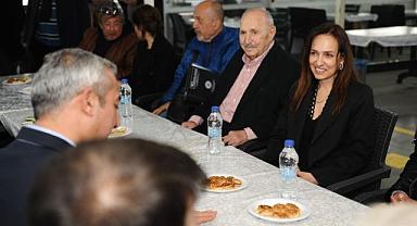 Başkan Adayı Yıldız İşçimenler Ünsal Karşıyakalı balıkçılarla buluştu