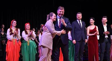 Başkan Tugay, Balkan ezgilerine eşlik etti