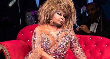 Bülent Ersoy oturduğu yerden böyle oynadı!