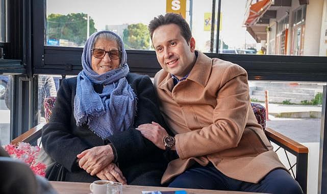 Çiftçioğlu, Karşıyakalılar’la çiğdem çitledi, çay servisi yaptı