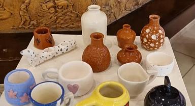 Ege MYO öğrencilerinin seramik ve cam eserleri sergilendi