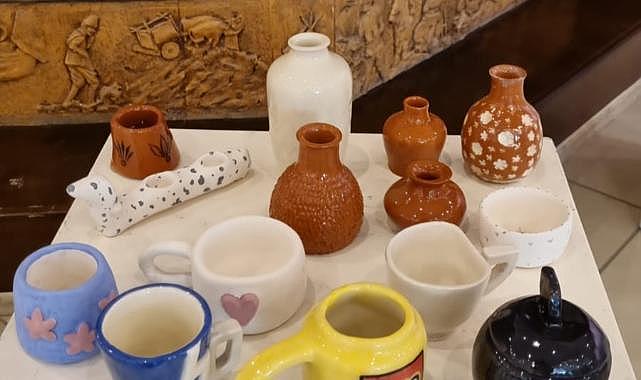 Ege MYO öğrencilerinin seramik ve cam eserleri sergilendi