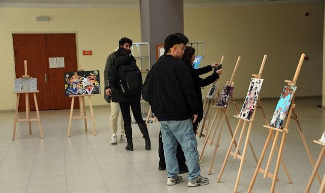 EÜ İletişim Fakültesinde “Uluslararası Kolaj Sergisi” açıldı