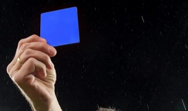 Futbolda mavi kart dönemi başlıyor! Tüm taktikler değişiyor, hakemi aldatmak isteyen oyuncular yandı...