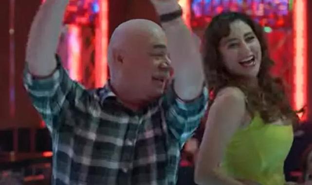 Güven Kıraç pavyona gidip kurtlarını döktü! İnci Taneleri&#039;ndeki o sahne sosyal medyayı salladı! &#039;Tarla satan dayı dansı&#039;