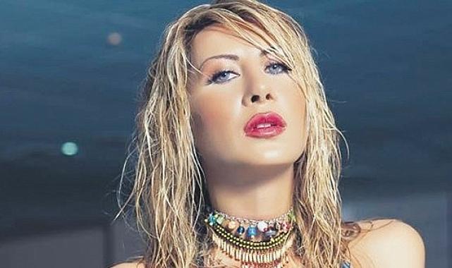 Her şeyi bırakıp Kıbrıs&#039;a yerleşti! Gizem Özdilli&#039;nin iddialı pozlarına &quot;Kadın yaşlanmıyor&quot; yorumları