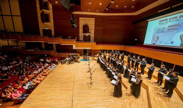 İzmir&#039;de Sanatın ve Müziğin Buluştuğu Heyecan Verici Bir Hafta: Uluslararası Çoksesli Korolar Festivali 2024