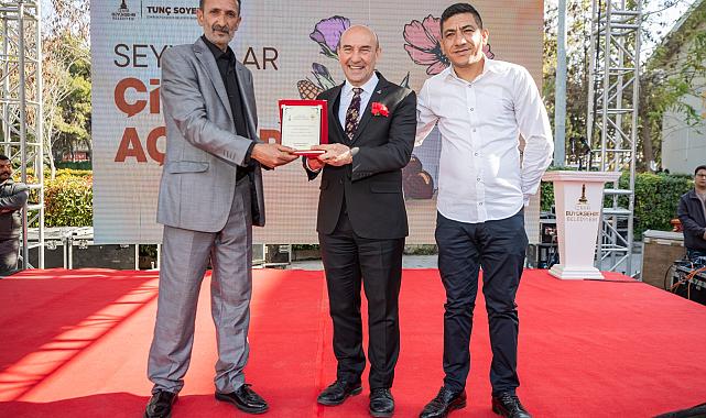 İzmir’de seyyar tezgahlar çiçek açıyor