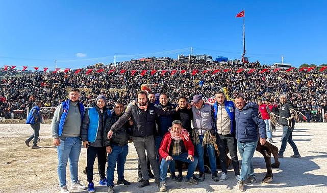 Kınık’ta bu sene 34’üncüsü düzenlenen Geleneksel Deve Güreşleri büyük ilgi gördü