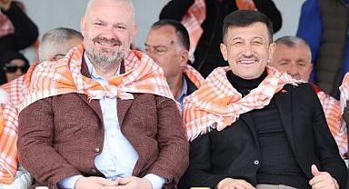 Menemen'de Folklorik Deve Gösterisi Binleri Buluşturdu