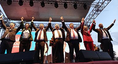 ÖZGÜR ÖZEL: ''SİYASETTE KADIN DEVRİMİNİ SİZLERE EMANET ETMEYE GELDİM!''