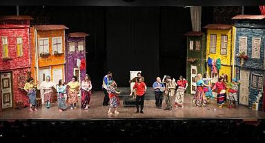 Sahne Tozu Tiyatrosu, Gırgıriye’yi “Sosyal Market”e destek için oynadı