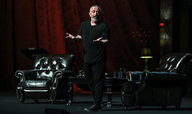 Cem Yılmaz “Geleceğin Hekimleri” için sahneye çıktı