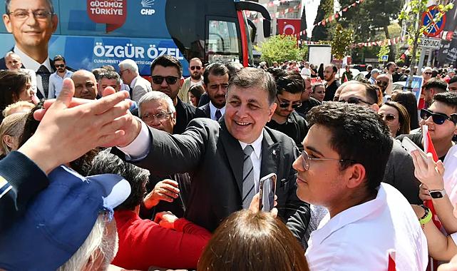 Cemil Tugay&#039;dan flaş açıklama: Kazandık, İzmirlileri Cumhuriyet Meydanı&#039;na davet ediyorum