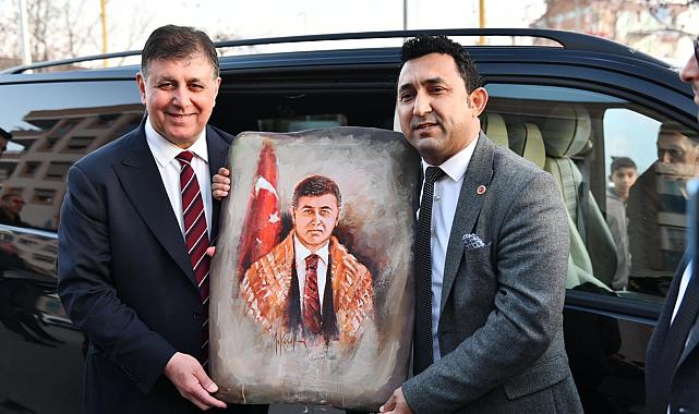 Cemil Tugay iftar sofrasında: Burs verdiği öğrencilerden duygulandıran hareket