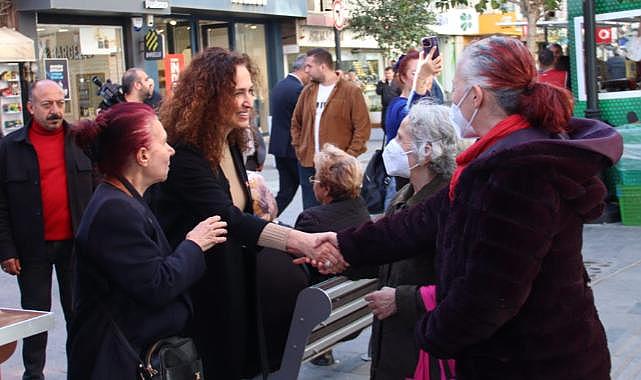 CHP Adayı Ünsal’a Karşıyaka Çarşı’da büyük ilgi