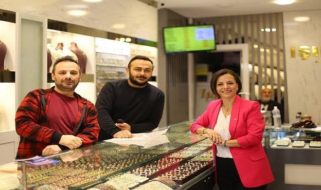 CHP&#039;nin Karabağlar Adayı Kınay&#039;dan seçim mesajı... &quot;O koltuğa hep birlikte oturacağız&quot;