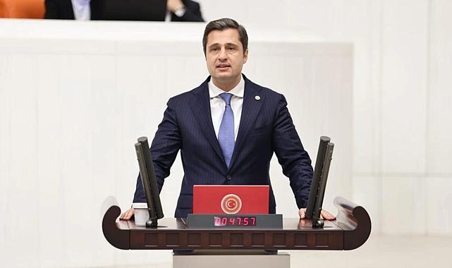 Deniz Yücel: İzmirlinin tavrı net, AKP&#039;ye oy yok!