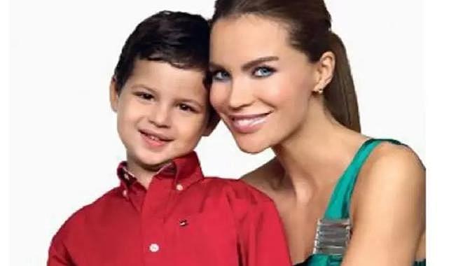 Ebru Şallı’nın oğlu Beren Tan büyüdü, koca delikanlı oldu! Son hali görenleri şaşırttı: &quot;Ana oğul değil, abla kardeş gibiler&quot;