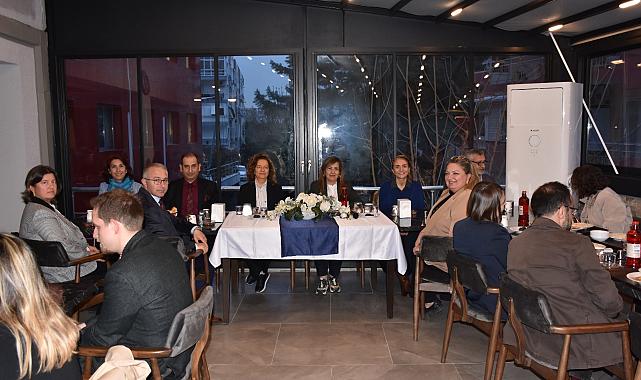 İzmir Demokrasi Üniversitesinde İftar Yemeği Düzenlendi