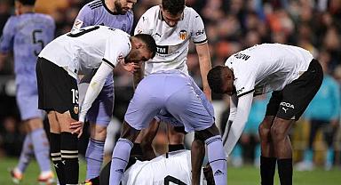 Real Madrid maçında sakatlanan Mouctar Diakhaby'nin yürüyebilmesi bile çok zor! Ünlü doktor acı haberi açıkladı