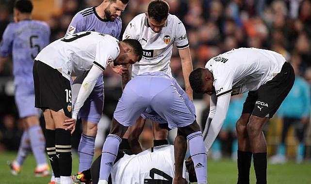 Real Madrid maçında sakatlanan Mouctar Diakhaby&#039;nin yürüyebilmesi bile çok zor! Ünlü doktor acı haberi açıkladı