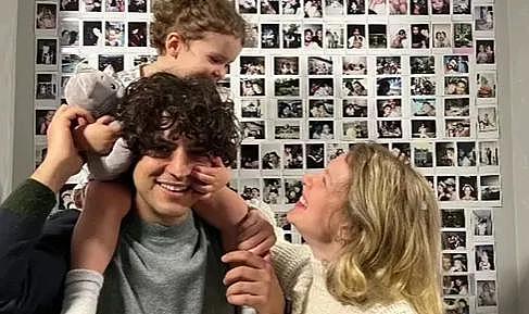 Taner Ölmez ile Ece Çeşmioğlu ikinci çocuklarına kavuştu! İlk kare geldi