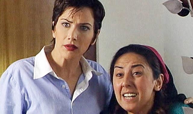 Yarım Elma&#039;nın yıldızları Janset Paçalı ve Günay Karacaoğlu yıllar sonra buluştu! 22 yıl sonra aynı pozu verdiler