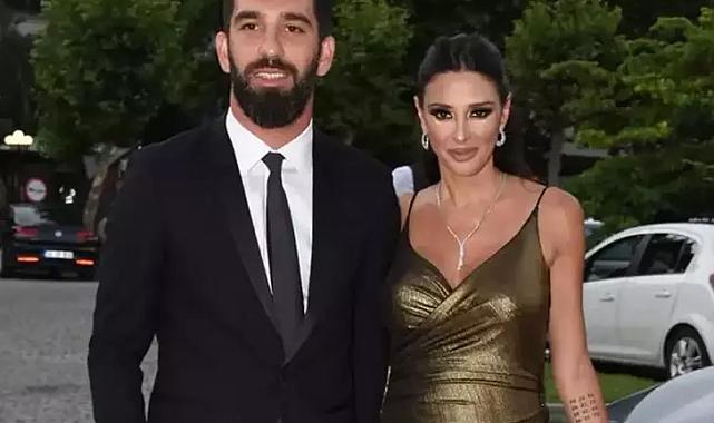 Arda Turan&#039;ın eşi Aslıhan Doğan&#039;ın 2.1 milyon Euro&#039;luk lüks aracına bir bakan bir daha baktı