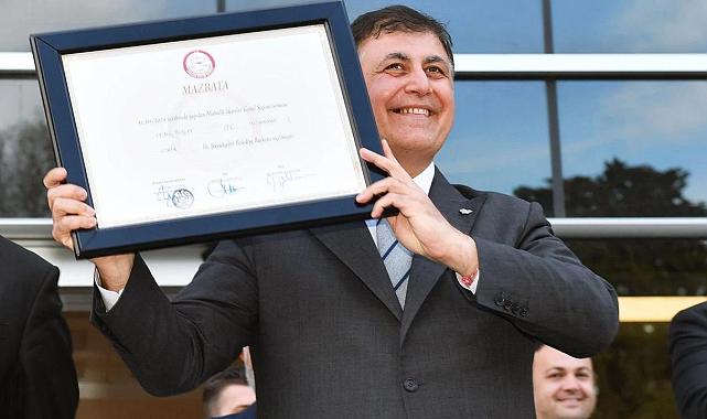 Başkan Cemil Tugay mazbatasını aldı!