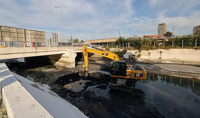 Bayram öncesinde derin temizlik: İZSU&#039;dan kötü koku mesaisi