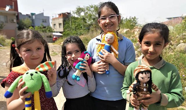 Bornova&#039;da 23 Nisan oyuncaklarla başladı