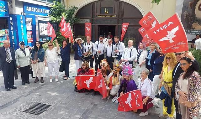 İzmir'de dünya sanat günü etkinliklerle kutlandı