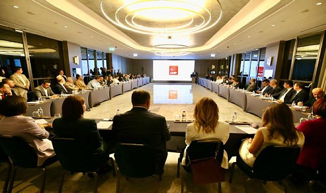 İzmir&#039;i 5 yıl yönetecek Belediye Başkanları ilk toplantısını yaptı