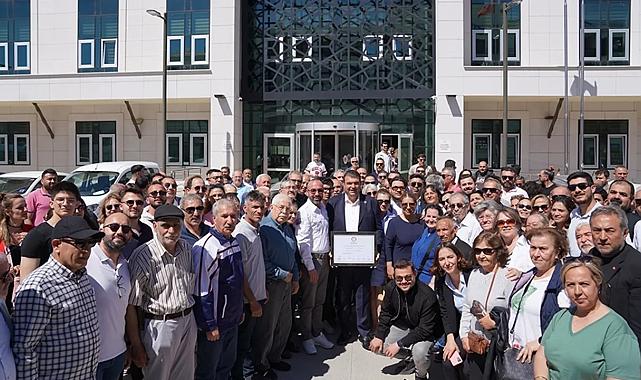 Seferihisar’da İsmail Yetişkin, mazbatasını alarak yeni döneme başladı