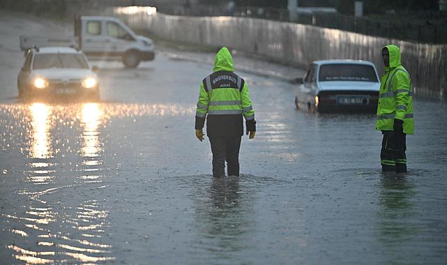 AFAD ve Meteoroloji&#039;den İzmir ve Ege Bölgesi için peş peşe uyarılar: Bugün ve yarın şiddetli yağış bekleniyor