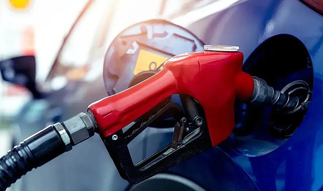 Akaryakıt bu kez güldürdü: Çifte indirim tabelaya yansıdı