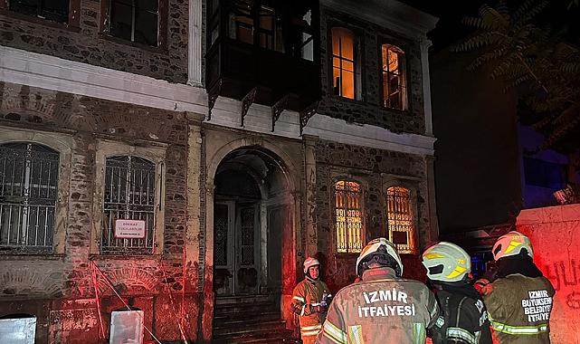 Basmane&#039;de bir tarih yanıyor