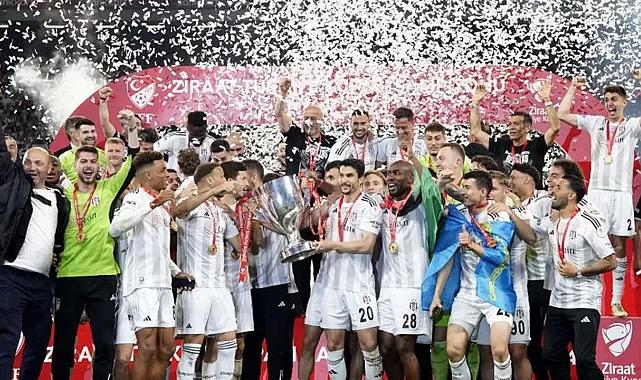 Beşiktaş&#039;ın şampiyonluğunu doğru tahmin etti! Şimdi gözler Fenerbahçe ve Galatasaray maçlarına çevrildi