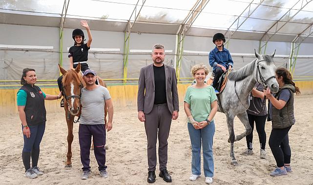 Buca’nın özel çocuklarına atlı terapi