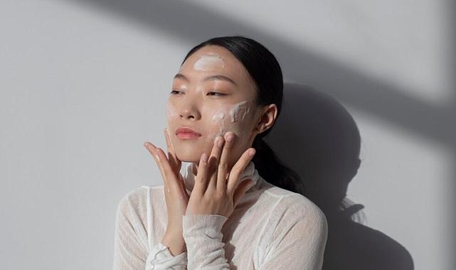 Cam gibi bir cilde sahip olmak için yapmanız gerekenler