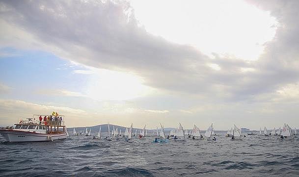 ÇEŞME’DE YELKEN YARIŞLARI BAŞLADI