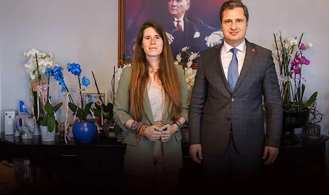 Deniz Yücel&#039;den Başkan Denizli&#039;ye: &#039;Çeşme sizinle daha güzel olacak&#039;