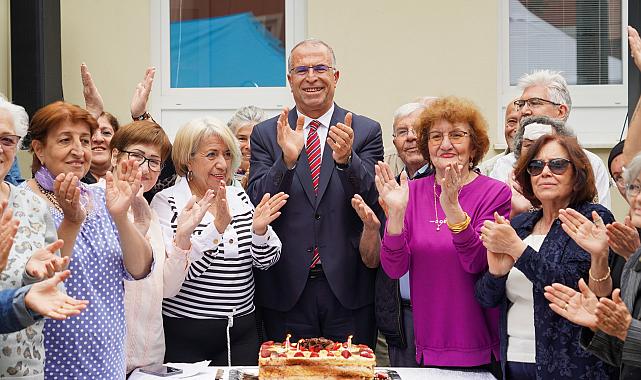 Gaziemirli çınarların “ikinci evi” Ata Evi 9 yaşında