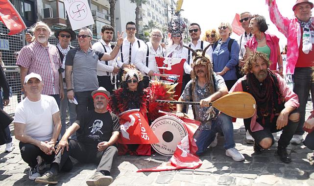 Uluslararası Aktivis Sanatçılar 1 Mayıs&#039;ı çoşkuyla kutladı