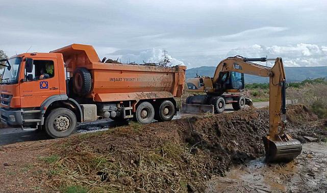 İZSU ekipleri Selçuk’ta derelerden 17 bin ton malzeme çıkardı