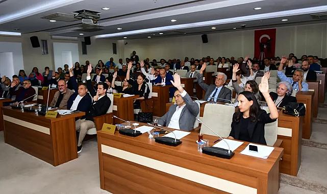 Karabağlar Belediyesi meclis oturumunu SMA hastası Gülsima’ya bağışladı