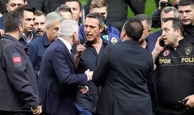 Meğer gerçek bambaşkaymış... Ali Koç&#039;un Galatasaray galibiyet sonrası sahaya nasıl girdiği ortaya çıktı! Bunu kimse düşünmemişti