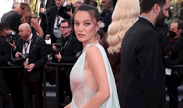 Pınar Deniz, Cannes hazırlıklarını paylaştı! İddialı büstiyeri gözlerden kaçmadı